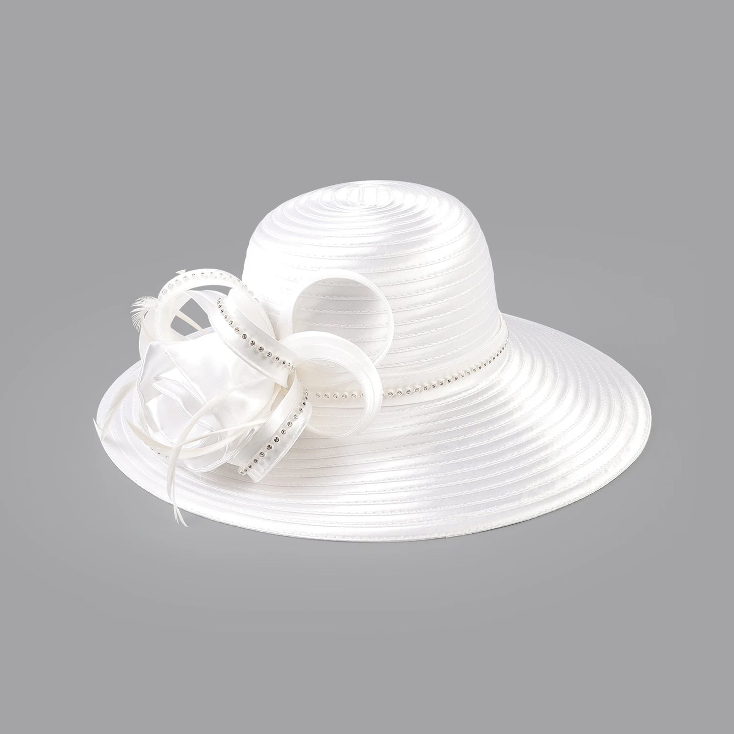 Deluxe White Fascinator – Satin Flower Top Hat with Chains