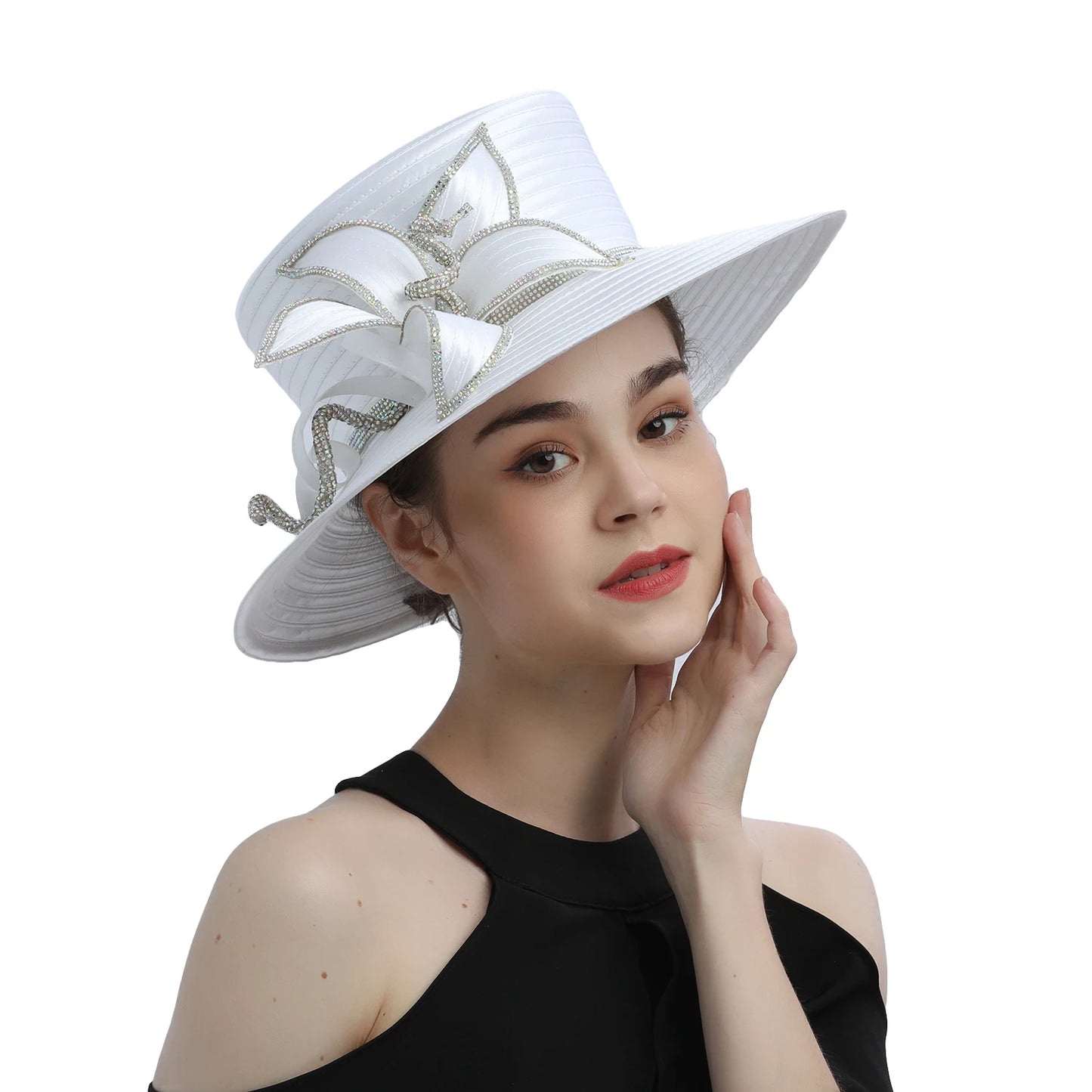 Deluxe White Fascinator – Satin Flower Top Hat with Chains