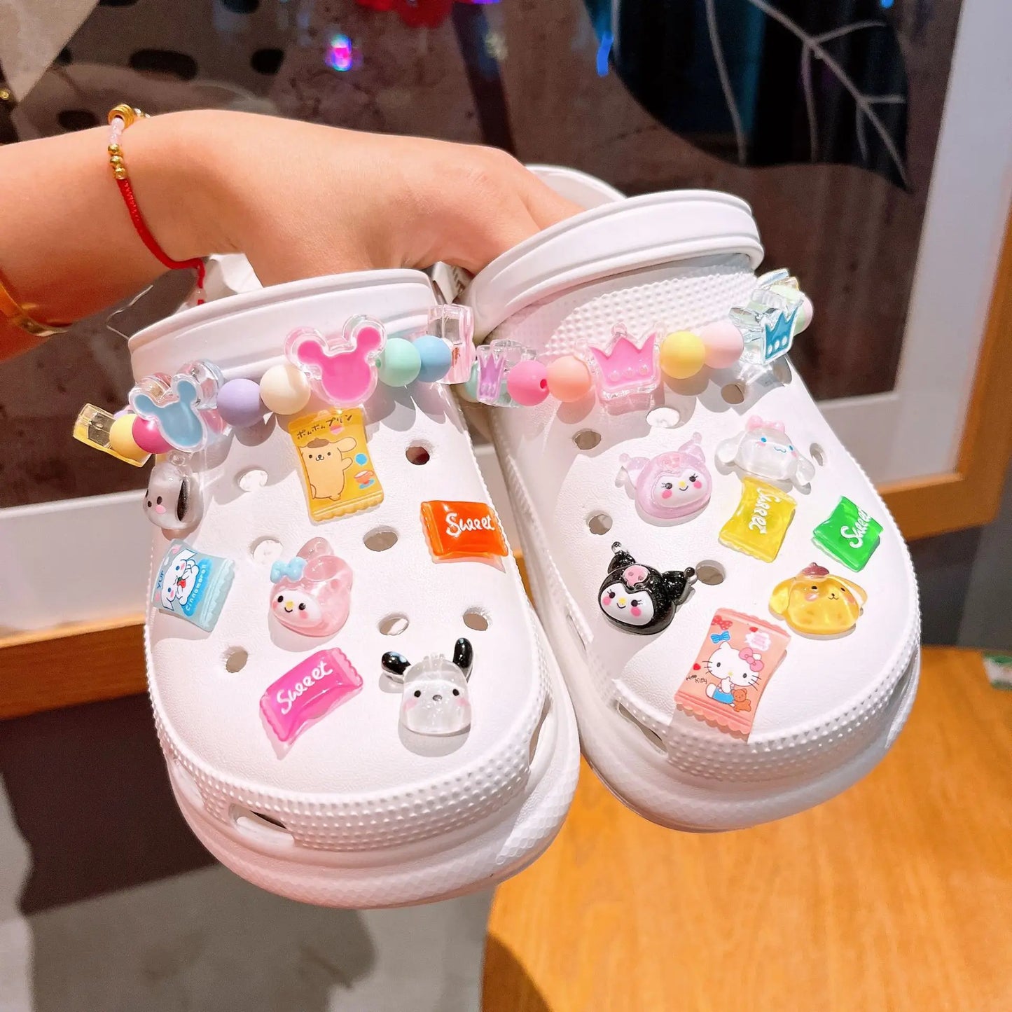 New Sanrio Kuromi LED Accessories Shoe, Charms Buckle Set Cartoon Cinnamoroll Melody Pochacco Kawaii DIY Charm Gift, 7-8Pcs/Set