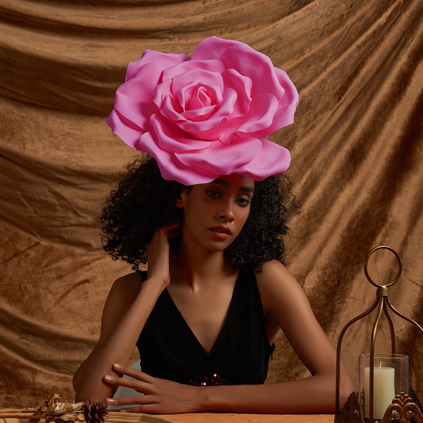 Elegant Foam and Feather Fascinator Hat – Timeless Headpiece