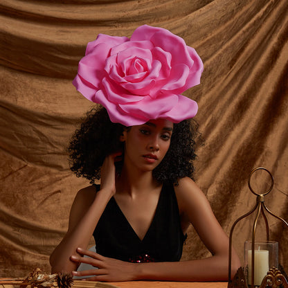 Elegant Foam and Feather Fascinator Hat – Timeless Headpiece