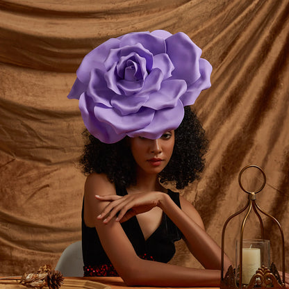 Elegant Foam and Feather Fascinator Hat – Timeless Headpiece