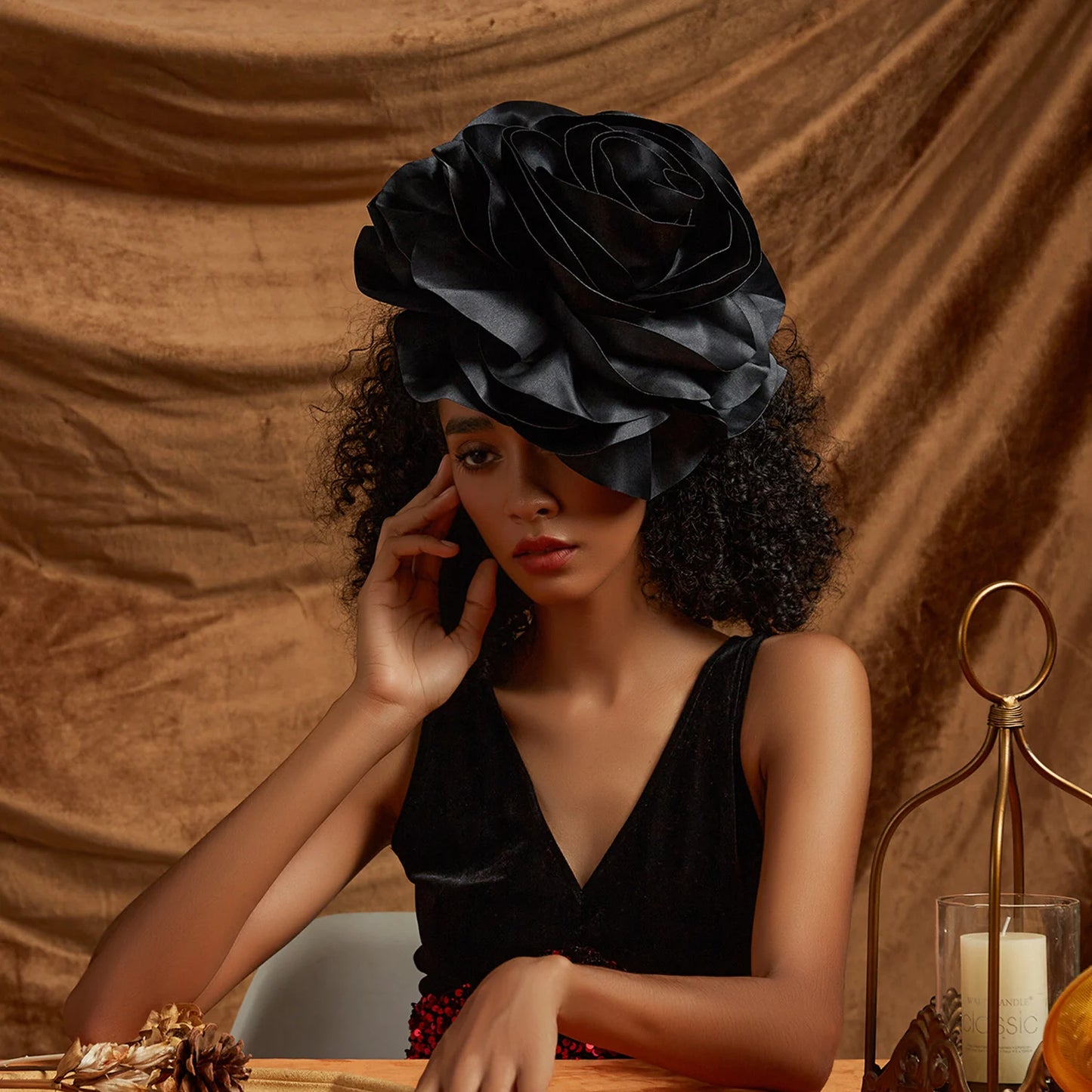 Elegant Foam and Feather Fascinator Hat – Timeless Headpiece