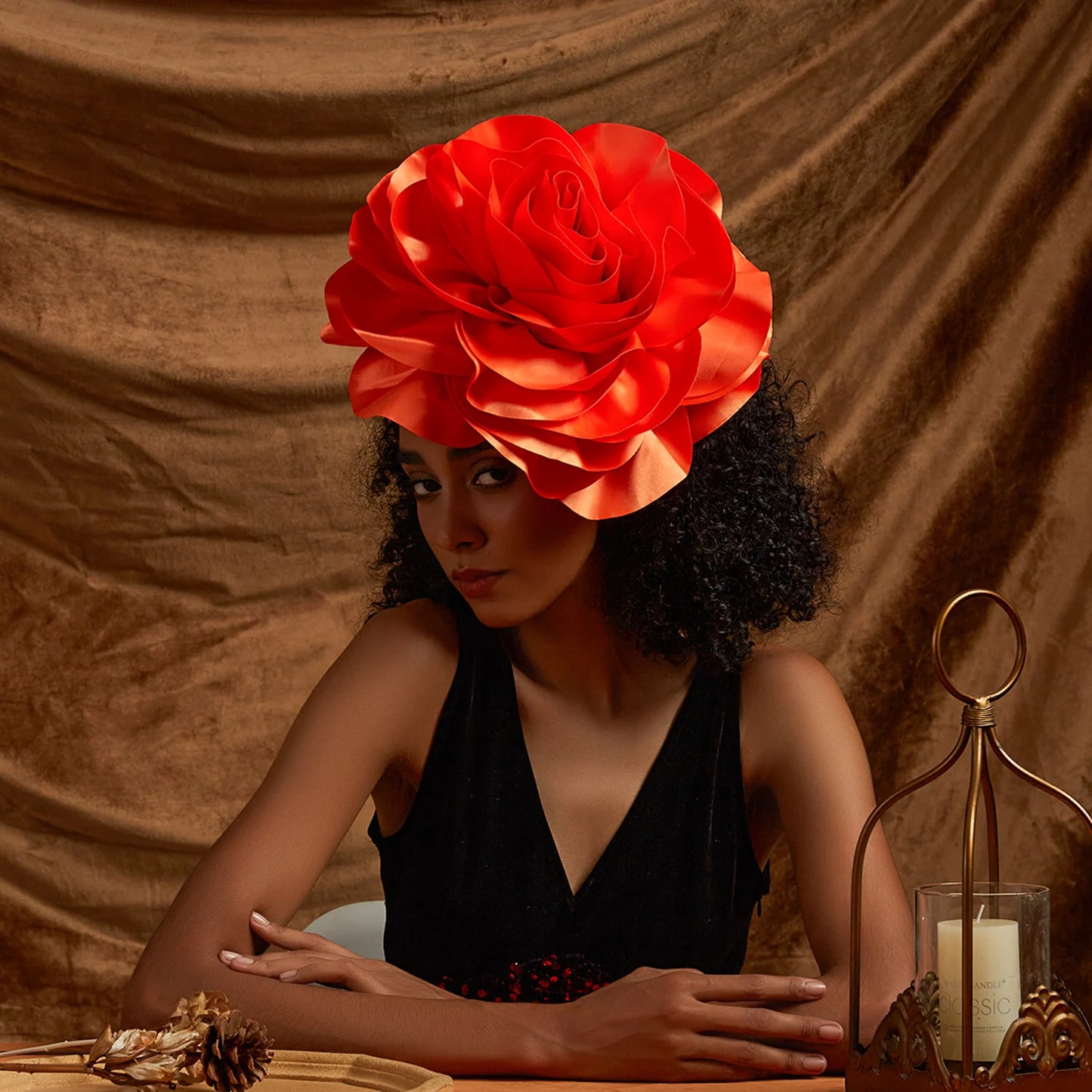 Elegant Foam and Feather Fascinator Hat – Timeless Headpiece