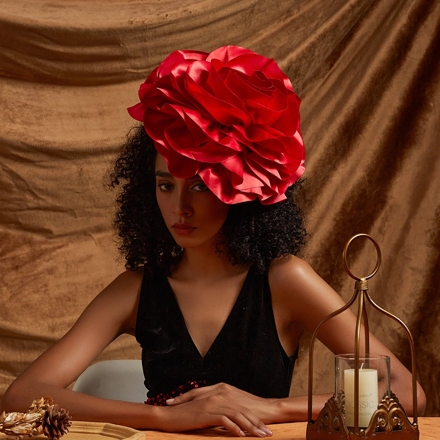 Elegant Foam and Feather Fascinator Hat – Timeless Headpiece